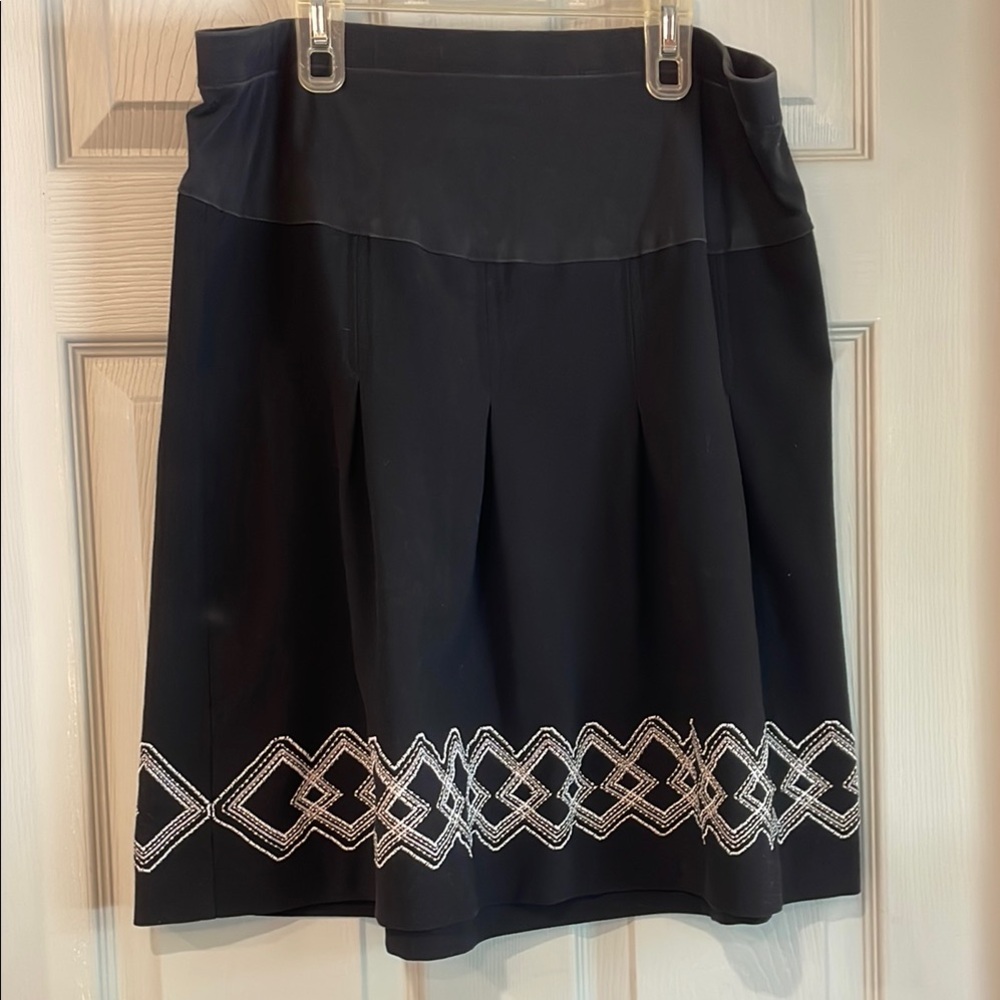 Motherhood Maternity Women's L Black White Embroidered A-Line Pleated Skirt